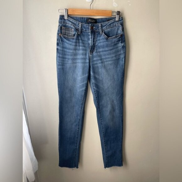 Judy Blue Plaid Cuffed Slim Fit Jean size 26 stretch classic medium wash jeans - Picture 4 of 16
